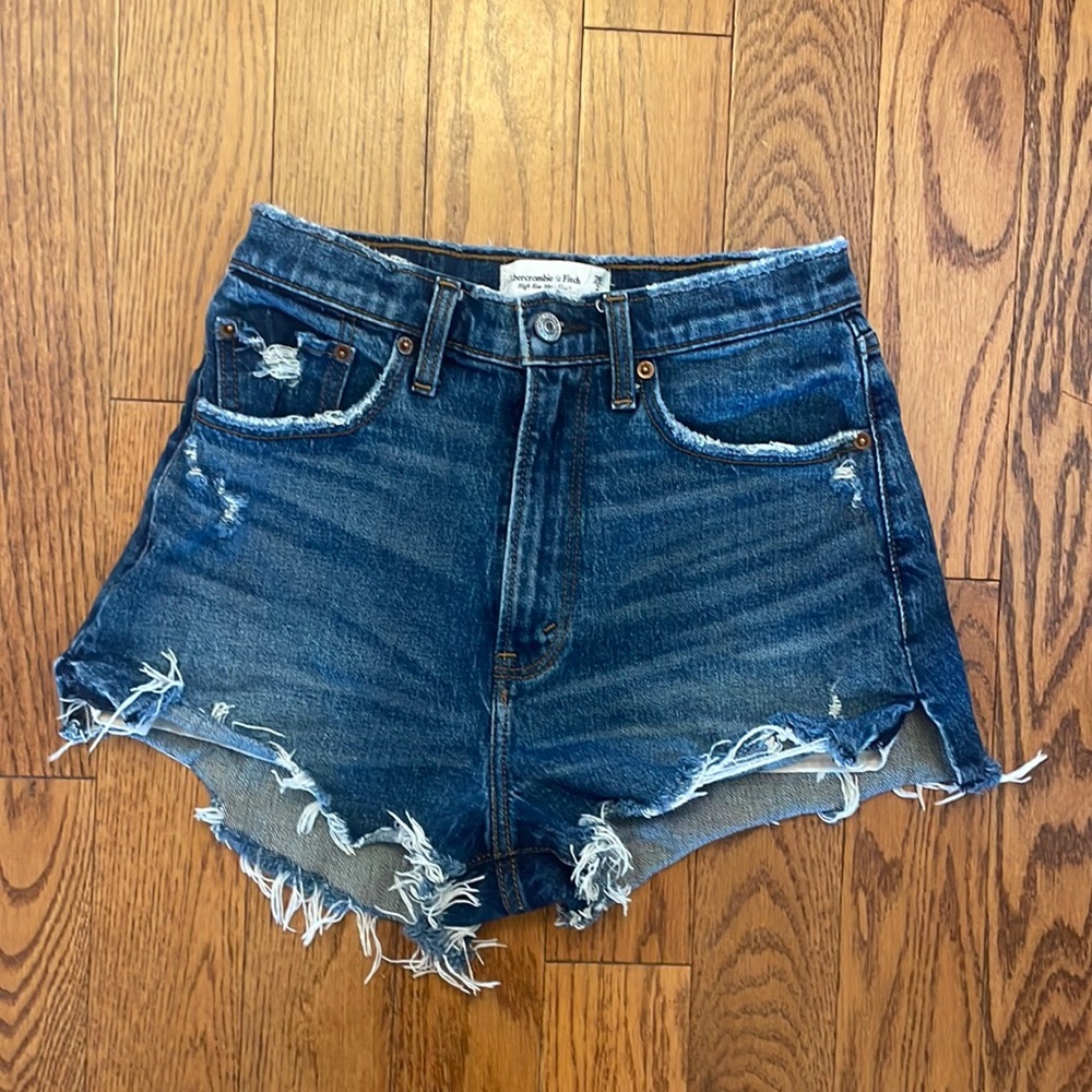 Abercrombie Curve Love High Rise Mom Short Size 2/26